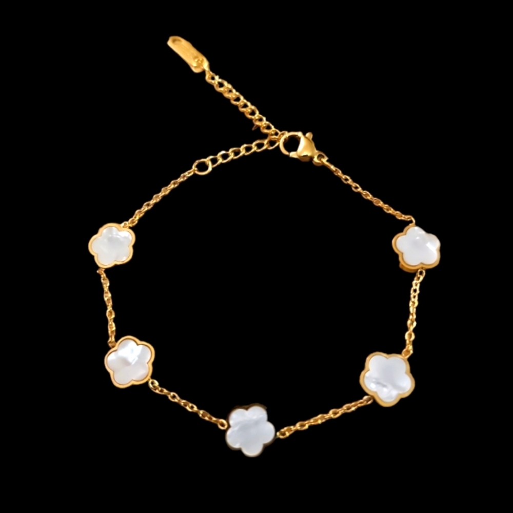 Retro Clover Stainless Steel Gold Plated Elegant Bracelet.